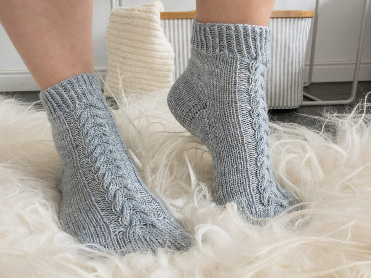 Elegante Zopfstrümpfe für die kalten Tage stricken